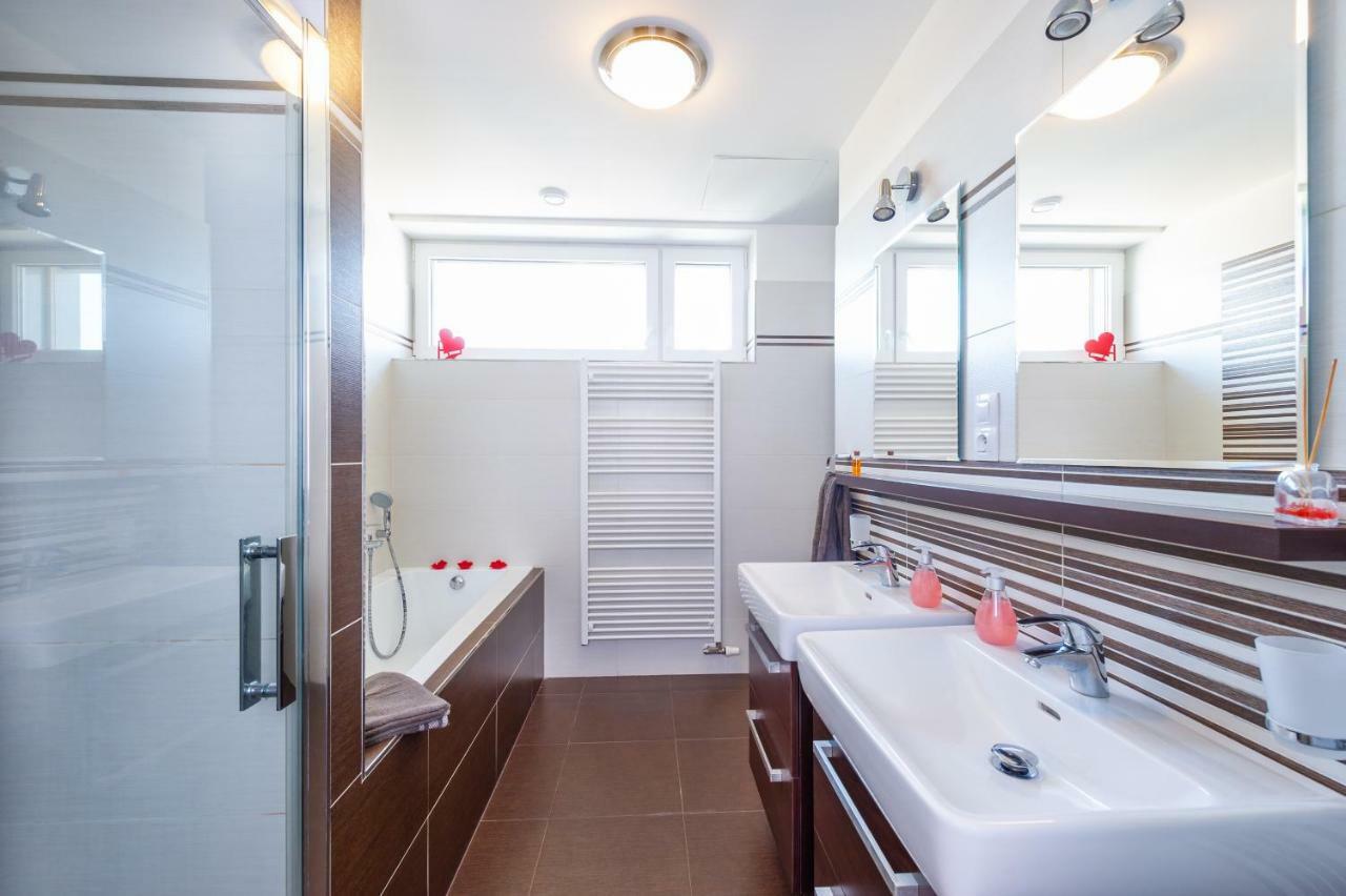 Riverside Apartments تشيسكي بوديوفيتسه المظهر الخارجي الصورة